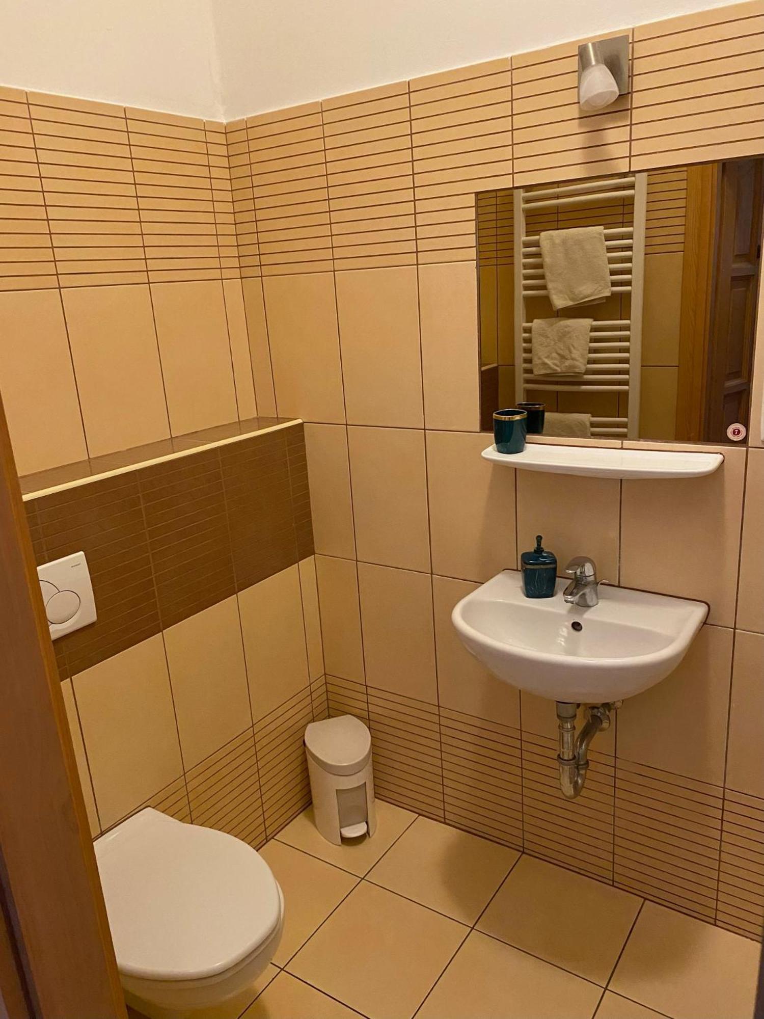 Hét Pecsét Fogadó Étterem Sopron Exterior foto